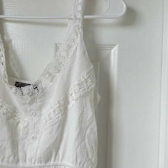 Women’s White Sleeveless Lace-Trim Maxi Dress - Picture 3 of 5